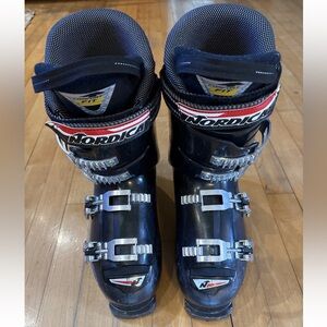 Nordica Comfort Fit Cruise 60 Black Ski Boots. Mondo size 27.5